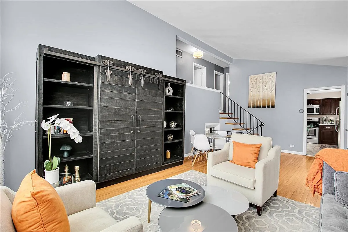 1351 Sherwood Rd — Photo 3