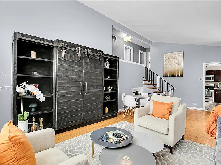 1351 Sherwood Rd — Photo 3