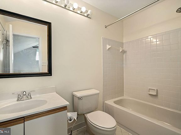 4th image of 5911 Barbados Pl APT 201