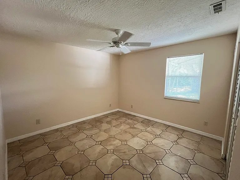 944 Louisiana Ave — Photo 16
