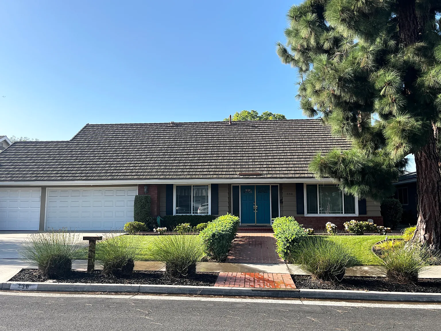 5 bed, 2744 sqft, $5,450 — Photo 1