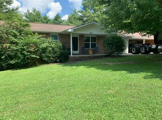 1015 W Hills Rd, Jamestown, TN 38556