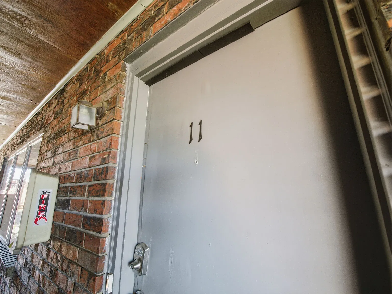926 E Walnut St — Photo 2