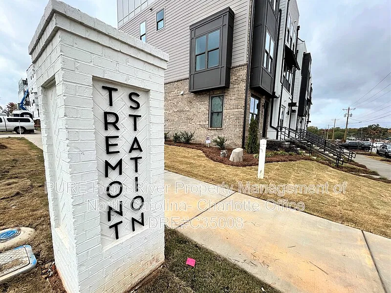 3 bed, 3.5 bath, 1850 sqft, $2,995 — Photo 4