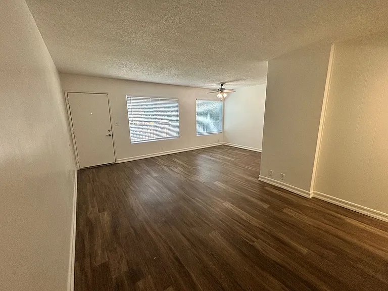 University Terrace Apartments — Photo 3