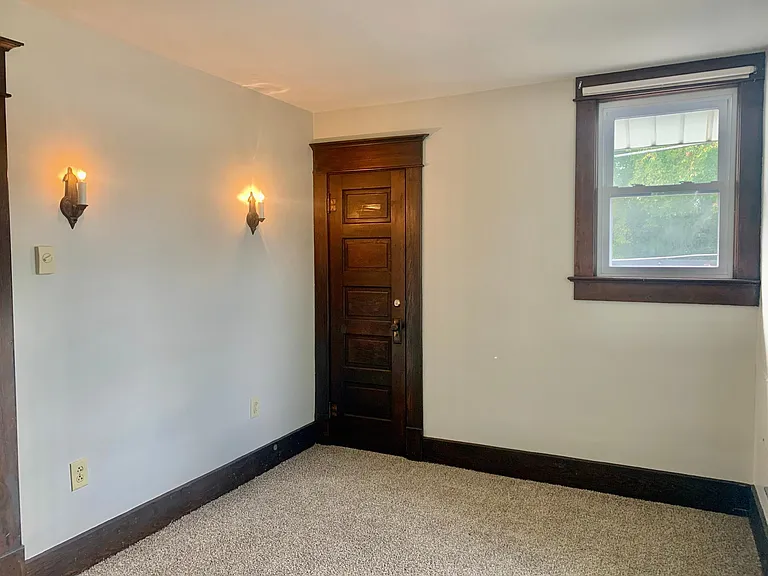 251 E Main St — Photo 27