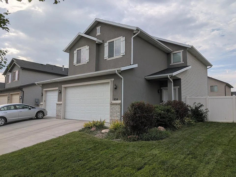 934 Farnham Dr