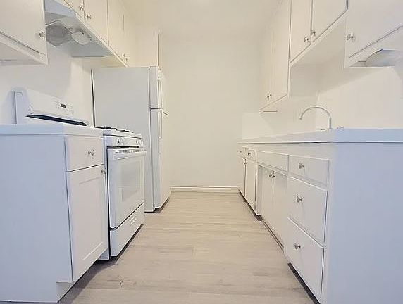 2nd image of 1365 Orange Grove Ave #1