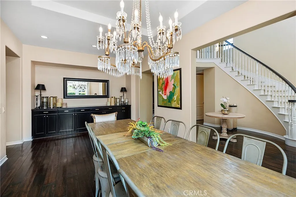 4 bed, 4.5 bath, 4280 sqft, $9,000 — Photo 2