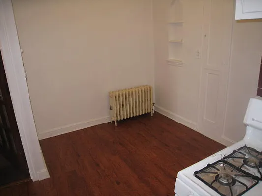 Rented by Alexiou Realty | media 32