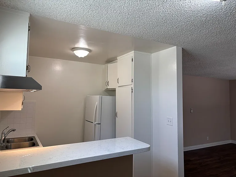 3104 Montrose Ave — Photo 8