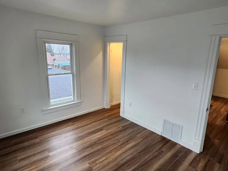 2320 Howe St — Photo 3