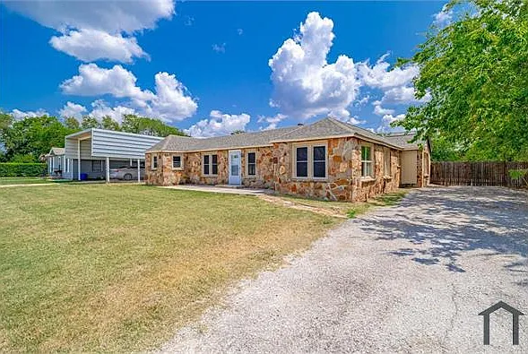 3 bed, 1750 sqft, $1,950 — Photo 2