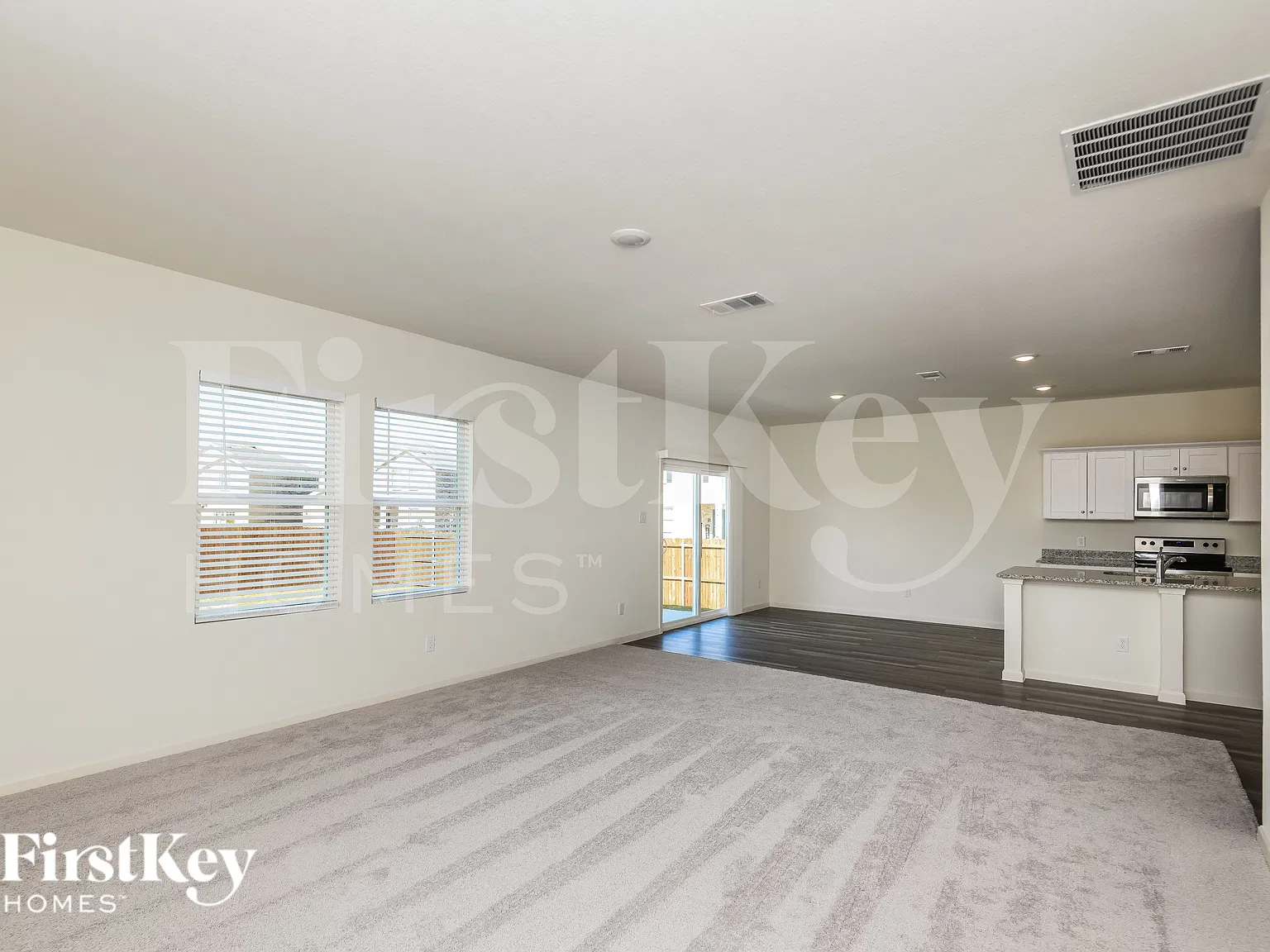 4 bed, 2.0 bath, 2401 sqft, $2,500 — Photo 3