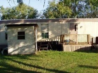 1118 Mariana Rd, Floresville, TX 78114