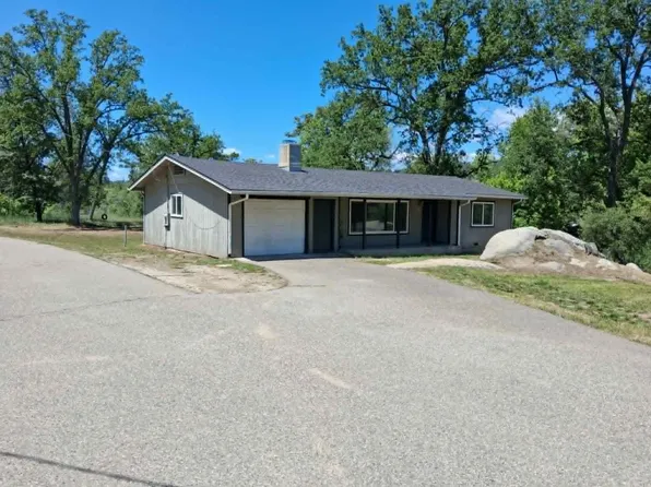 49177 Chapel Hill Dr, Oakhurst, CA 93644