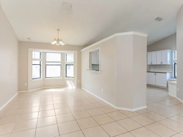1266 Bee St N — Photo 6