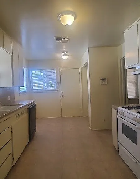 2032 Arden Dr W — Photo 2