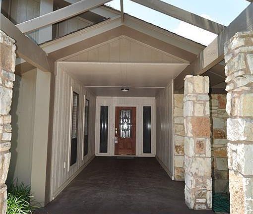 3rd image of 10608 Fountainbleu Cir