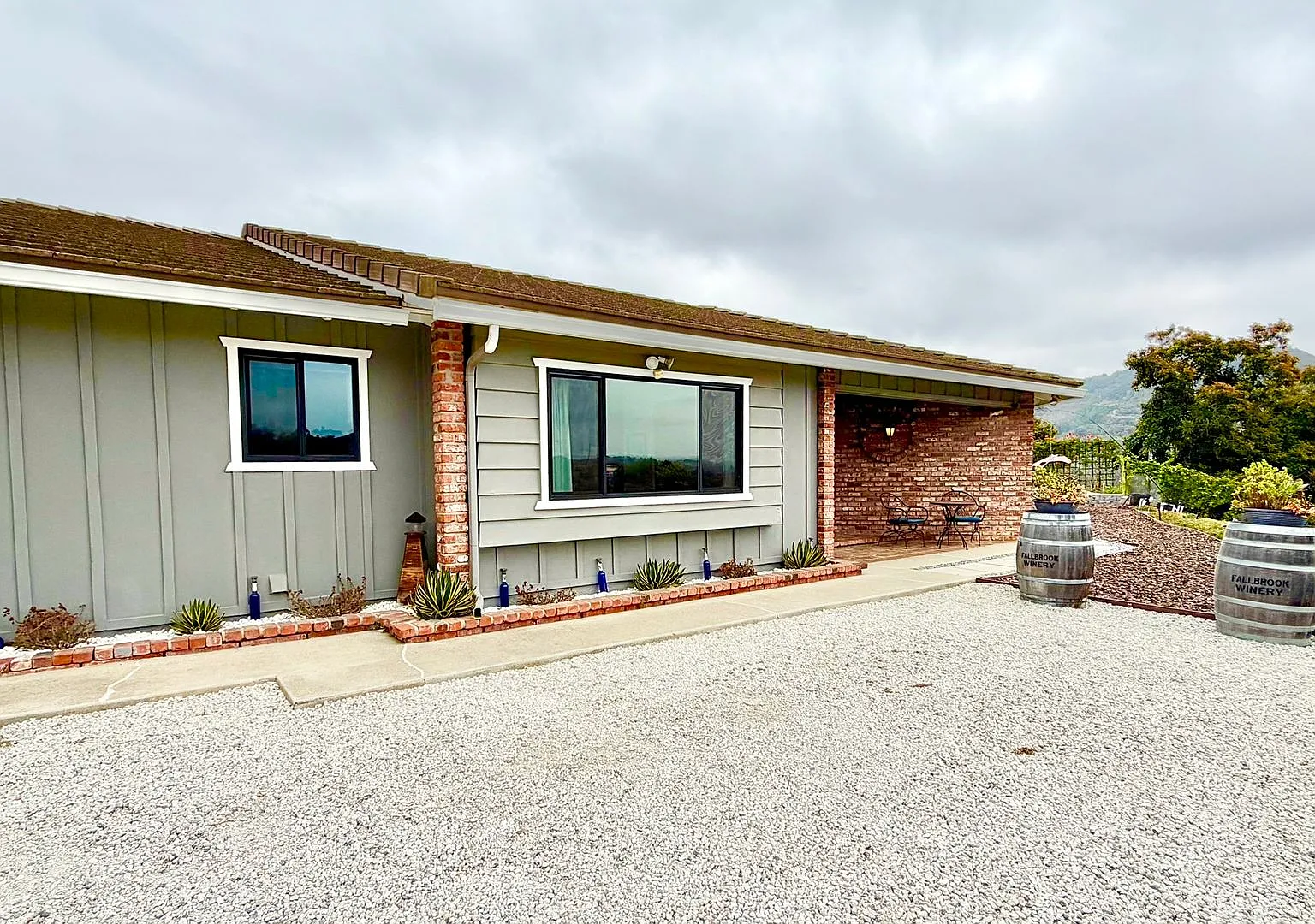 Beautifully Furnished & Appointed, Shorter Term Rental in the Peaceful Gird Valley area of Fallbr... — Photo 2