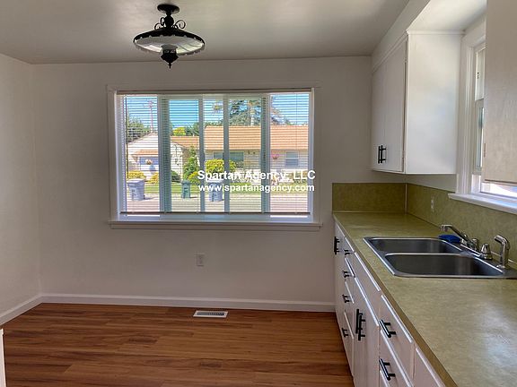 5th image of 2608 Linden Ln