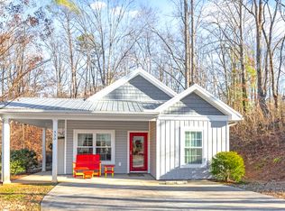 330 E Woodland Dr, Walhalla, SC 29691