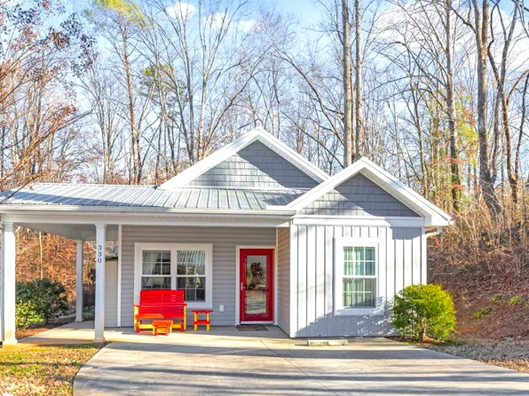 330 E Woodland Dr, Walhalla, SC 29691