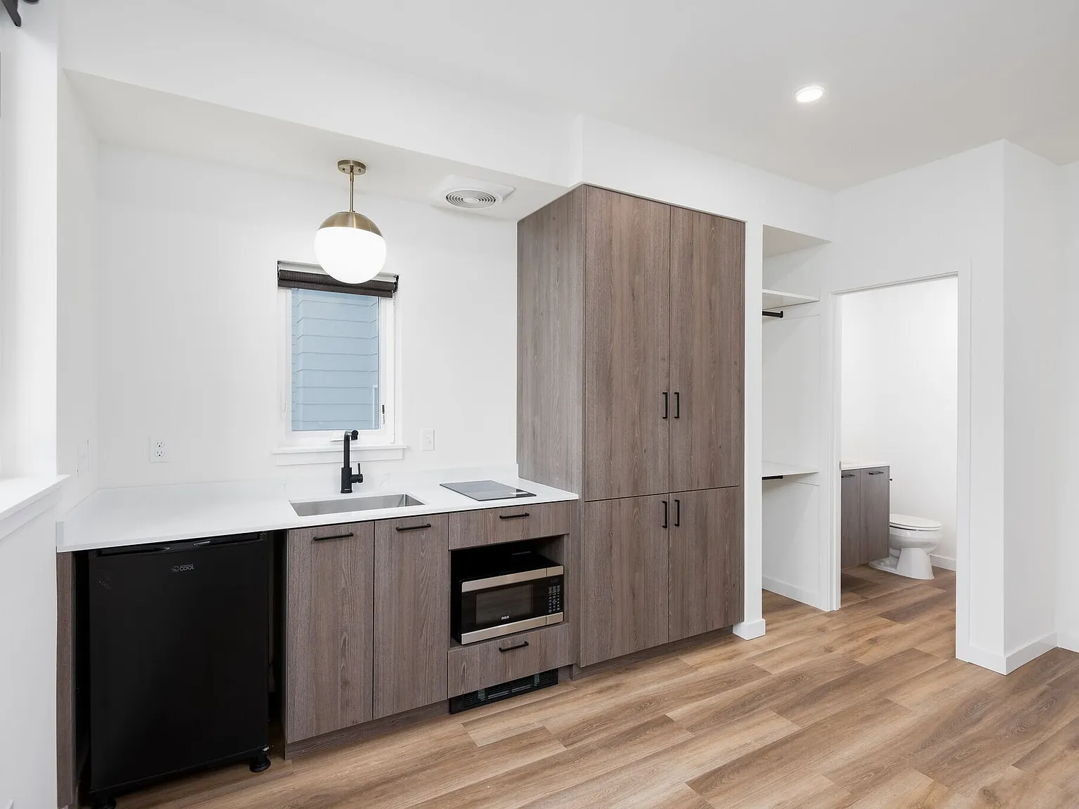 Greta Apartments | Private Kitchen Studio near UW — Photo 1