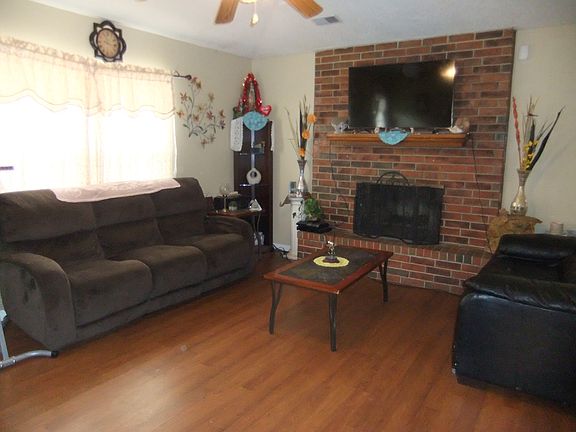 4th image of 1027 Sierra Dr