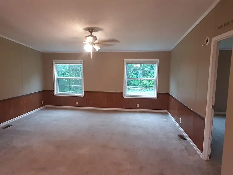 261 Romance Rd — Photo 3
