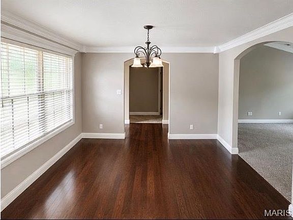 4th image of 956 Sunny Valley Ln