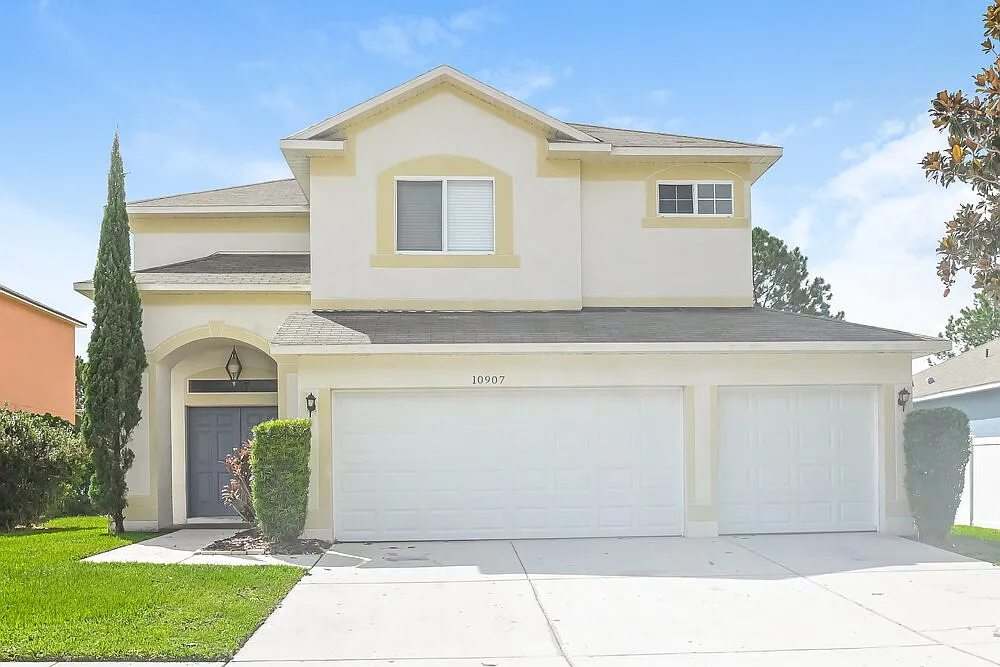 4 bed, 2.0 bath, 2422 sqft, $2,520 — Photo 1
