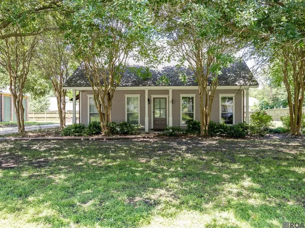 1884 Lansdown Dr, Port Allen, LA 70767