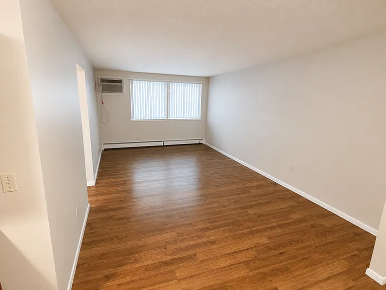 Beverly Apartments in Anoka — Photo 6