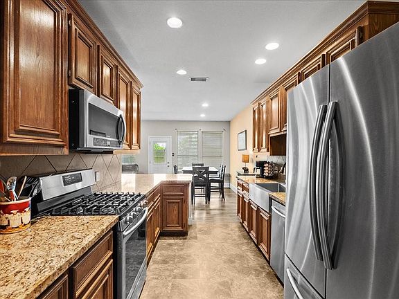 3rd image of 838 San Jacinto Cir
