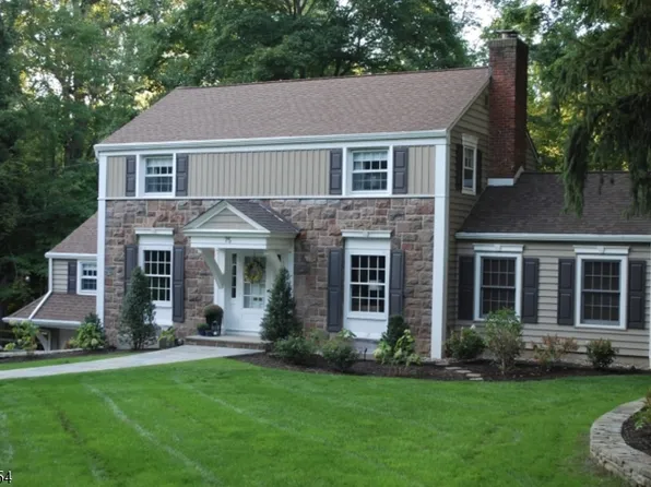 75 Club Dr, New Providence Boro, NJ 07901