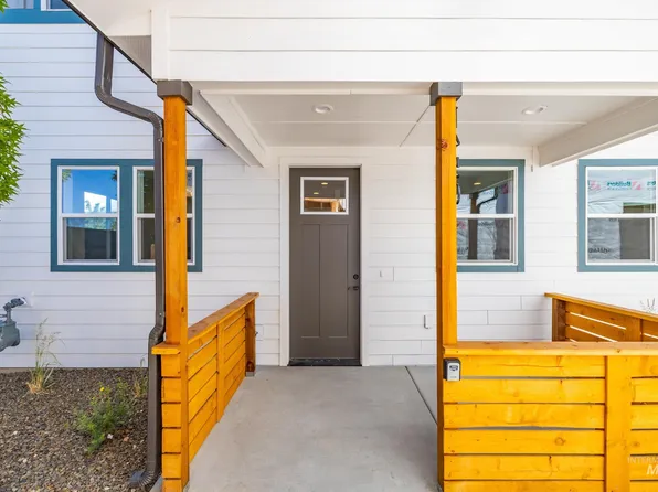 1403 N Bluffs Ridge Ln, Boise, ID 83704