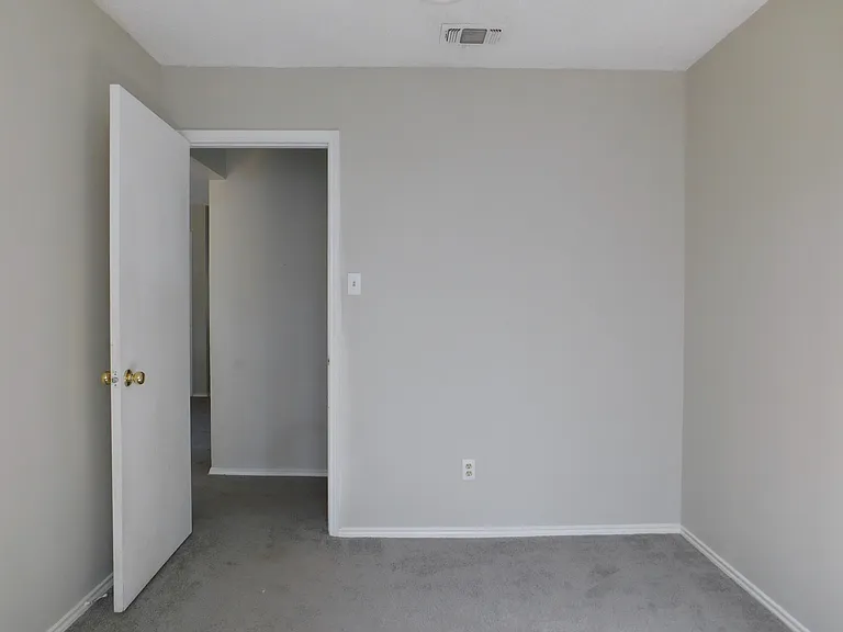 404 Pace Dr — Photo 16