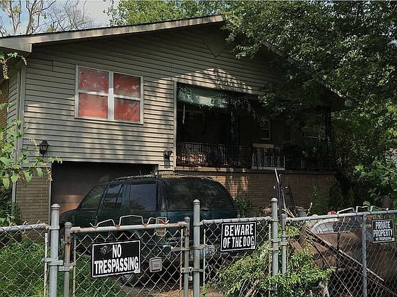 2nd image of 210 N 5th St