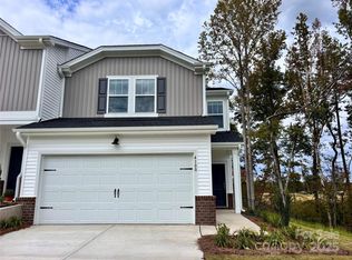 4100 Summit Woods Dr, Charlotte, NC 28216