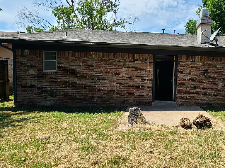 6115 S Troost Ave — Photo 9