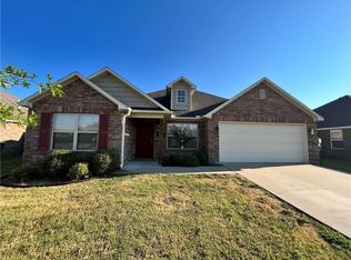 105 E Southpointe Ave, Rogers, AR 72758