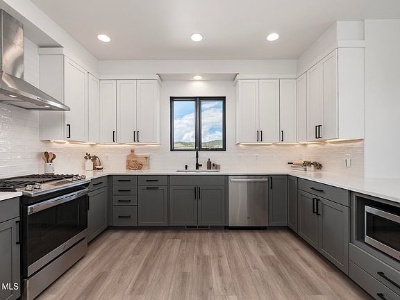 4th image of 2101 Lupine Lane