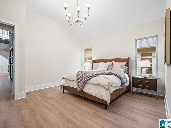 5th image of 1945 Timberview Rd