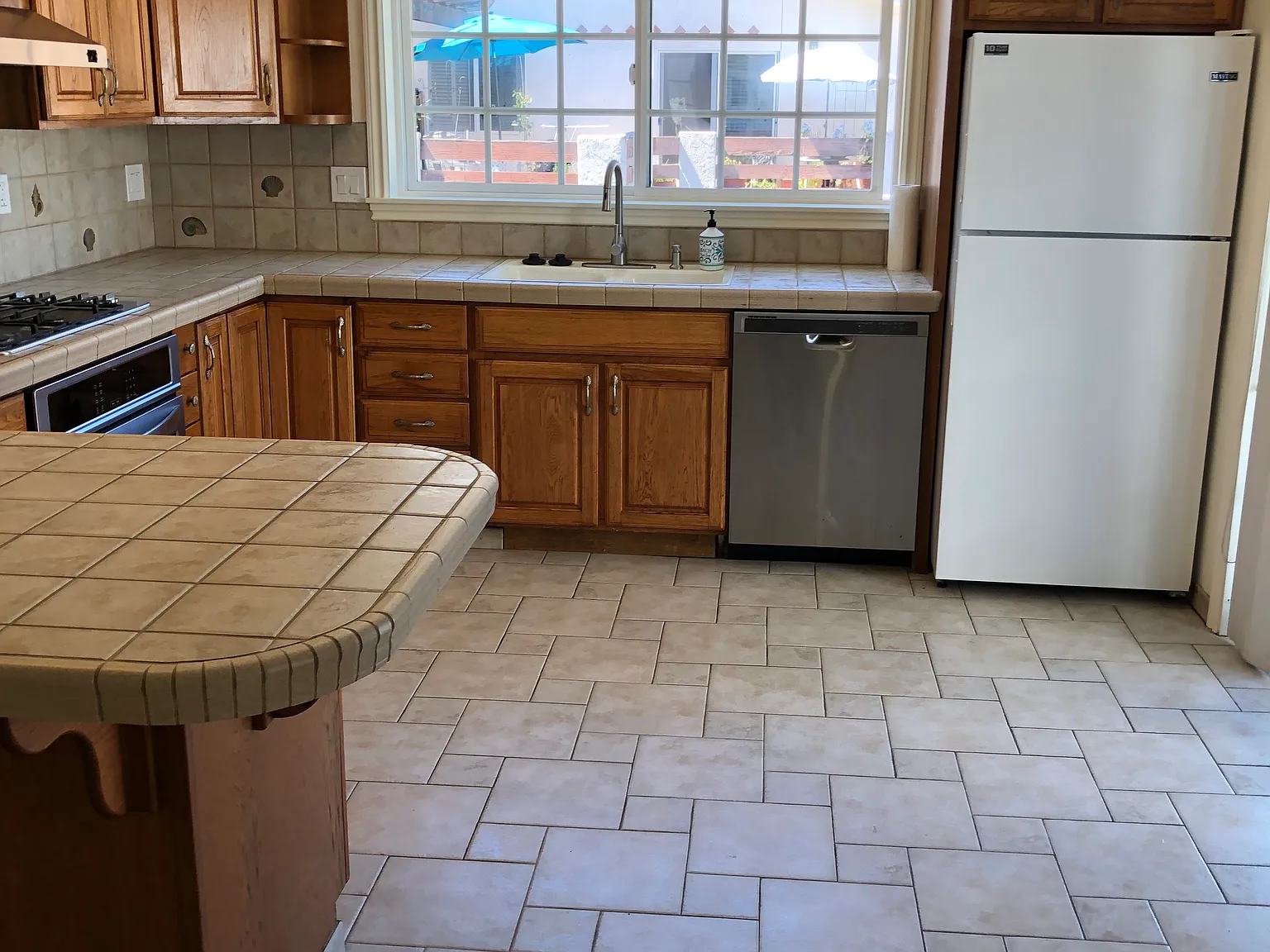 2 bed, 875 sqft, $3,100 — Photo 2