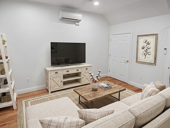 4th image of 10 Diamond Oaks Boulevard #2