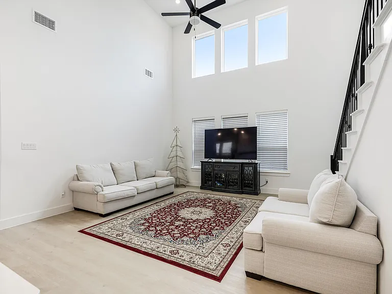 2712 Biltmore Dr — Photo 6