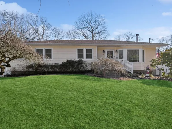 24 Palmetto Drive, Shirley, NY 11967