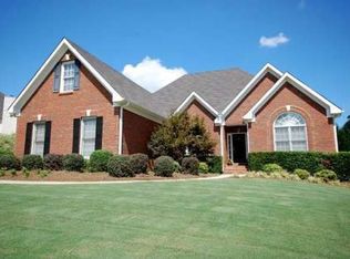 1305 Maple Creek Ave, Loganville, GA 30052