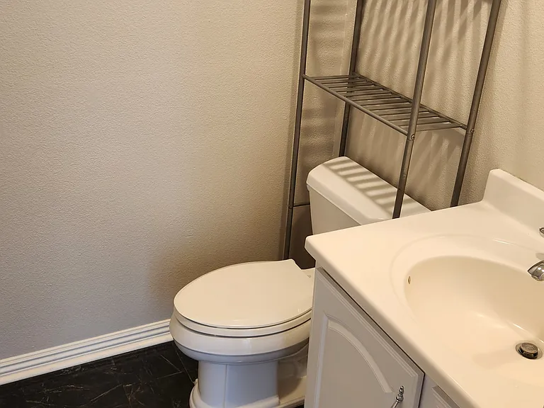 421 Burlington Ct #101 — Photo 12